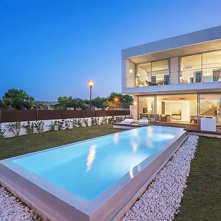 Villa Roser - Family Only *
